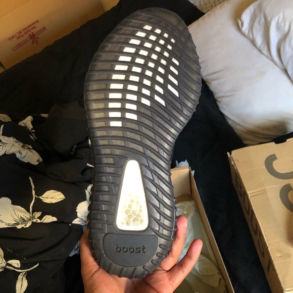 Yeezy boost 350 V2 Core - Picture 3 of 7